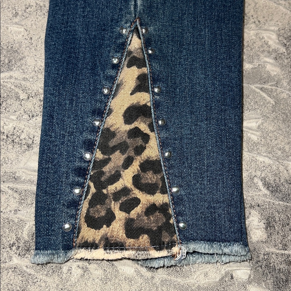 Inc Straight Leg Regular Fit Leopard Print/Silver Accents Distressed Jeans, sz 4 - Picture 3 of 8